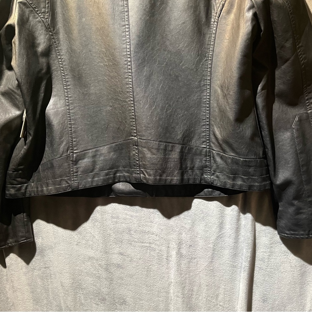 Cripple Creek Women's Black Leather Bomber Jacket - Picture 10 of 11